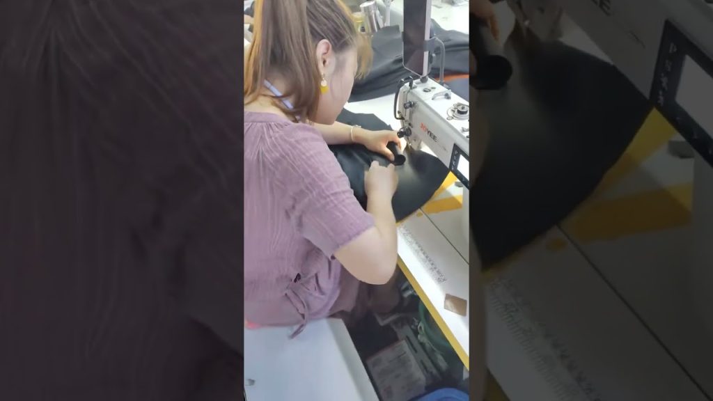 Näharbeit an einem Kleidungsstück in der Fabrik von HaoboMFG